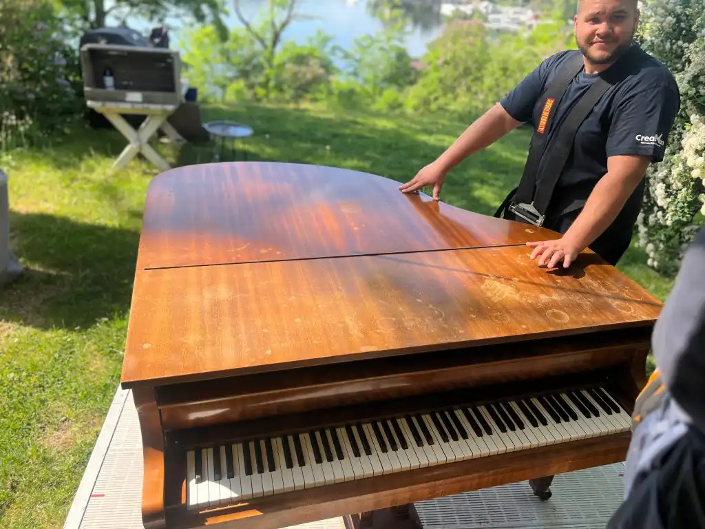 kaste piano i Jessheim