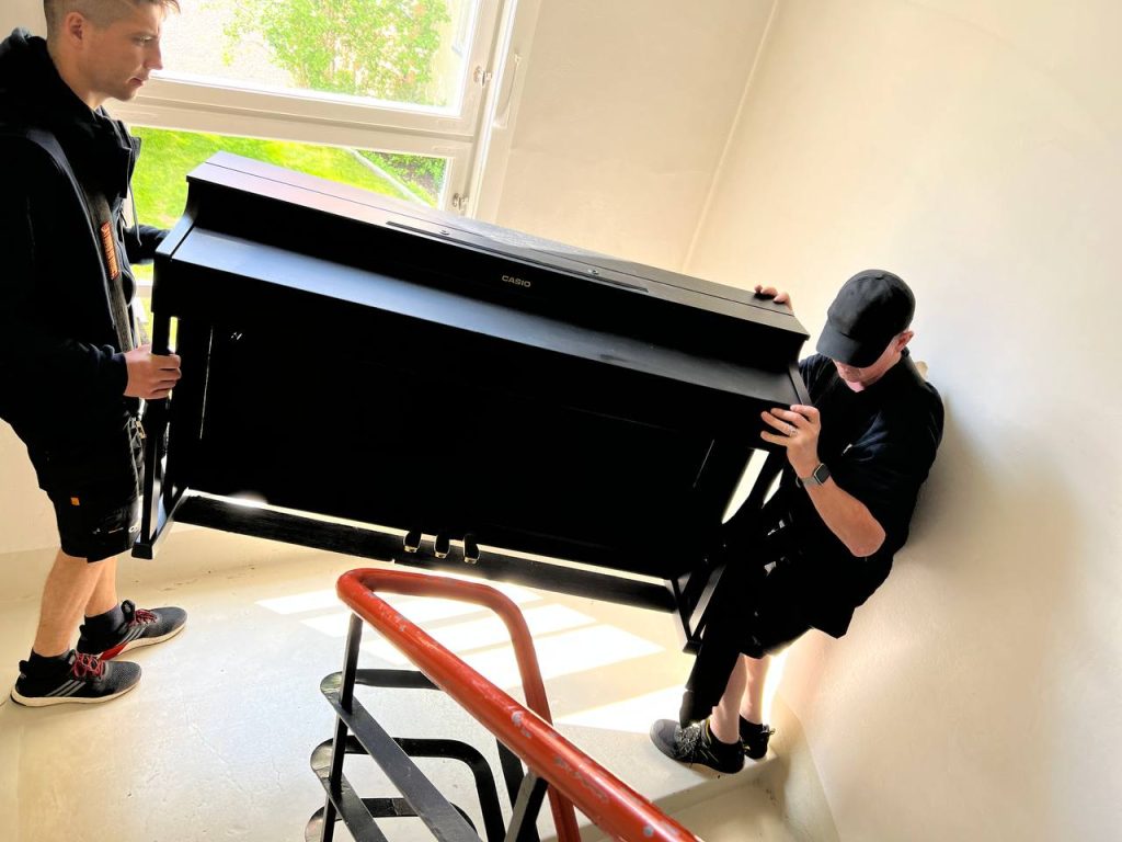 Søppelhenting av piano i Jessheim - spesialtransport og håndtering